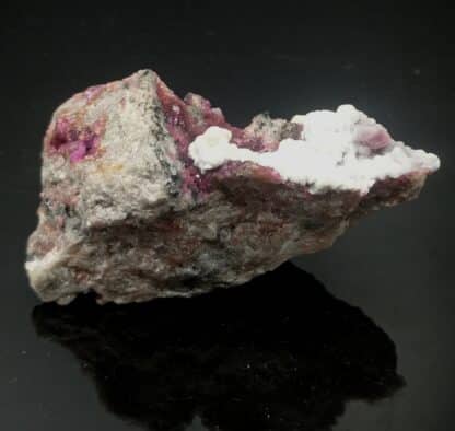 Dolomite sur Cobaltocalcite, Musonoï, Katanga, Congo (RDC).