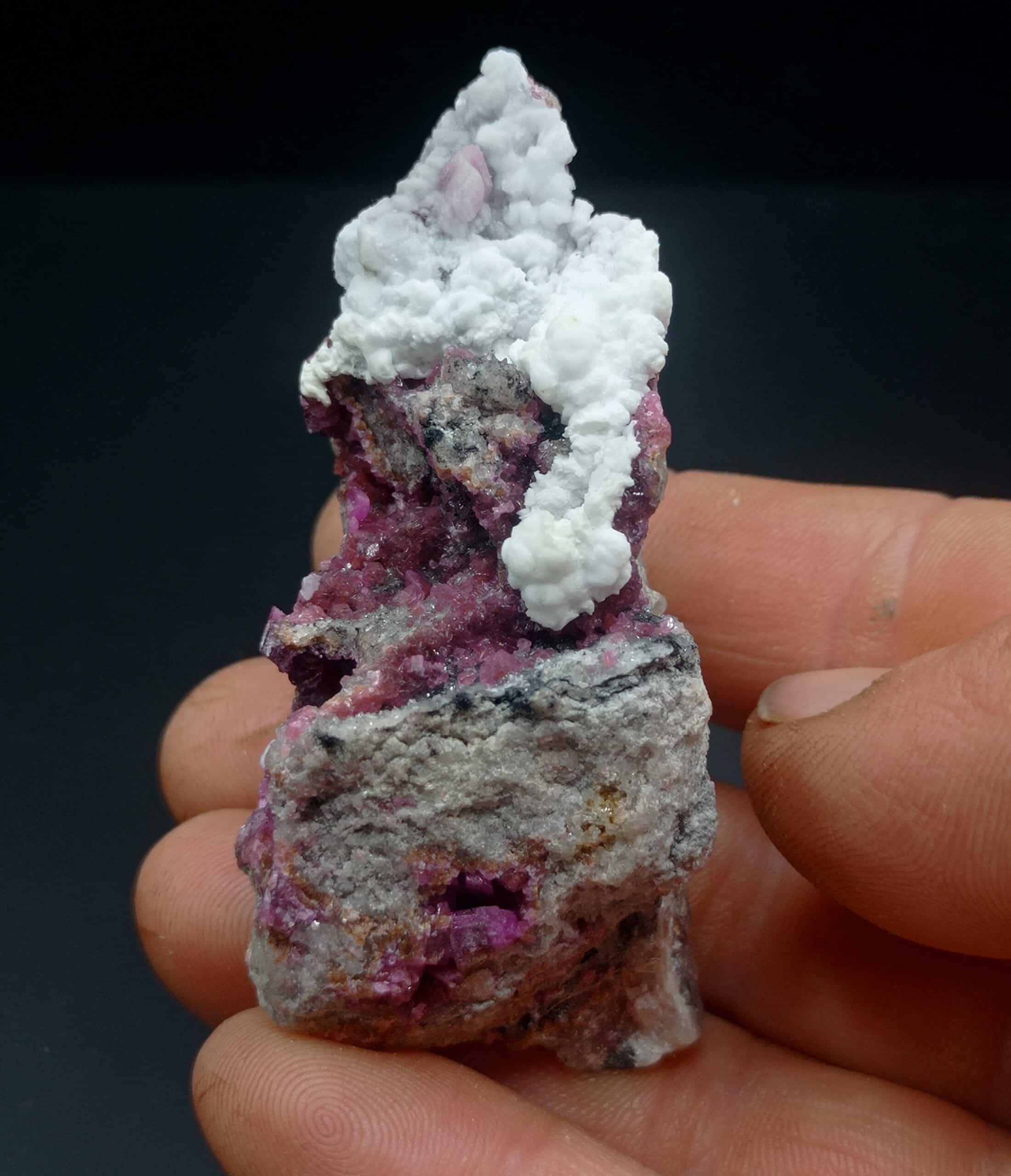 Dolomite sur Cobaltocalcite, Musonoï, Katanga, Congo (RDC).