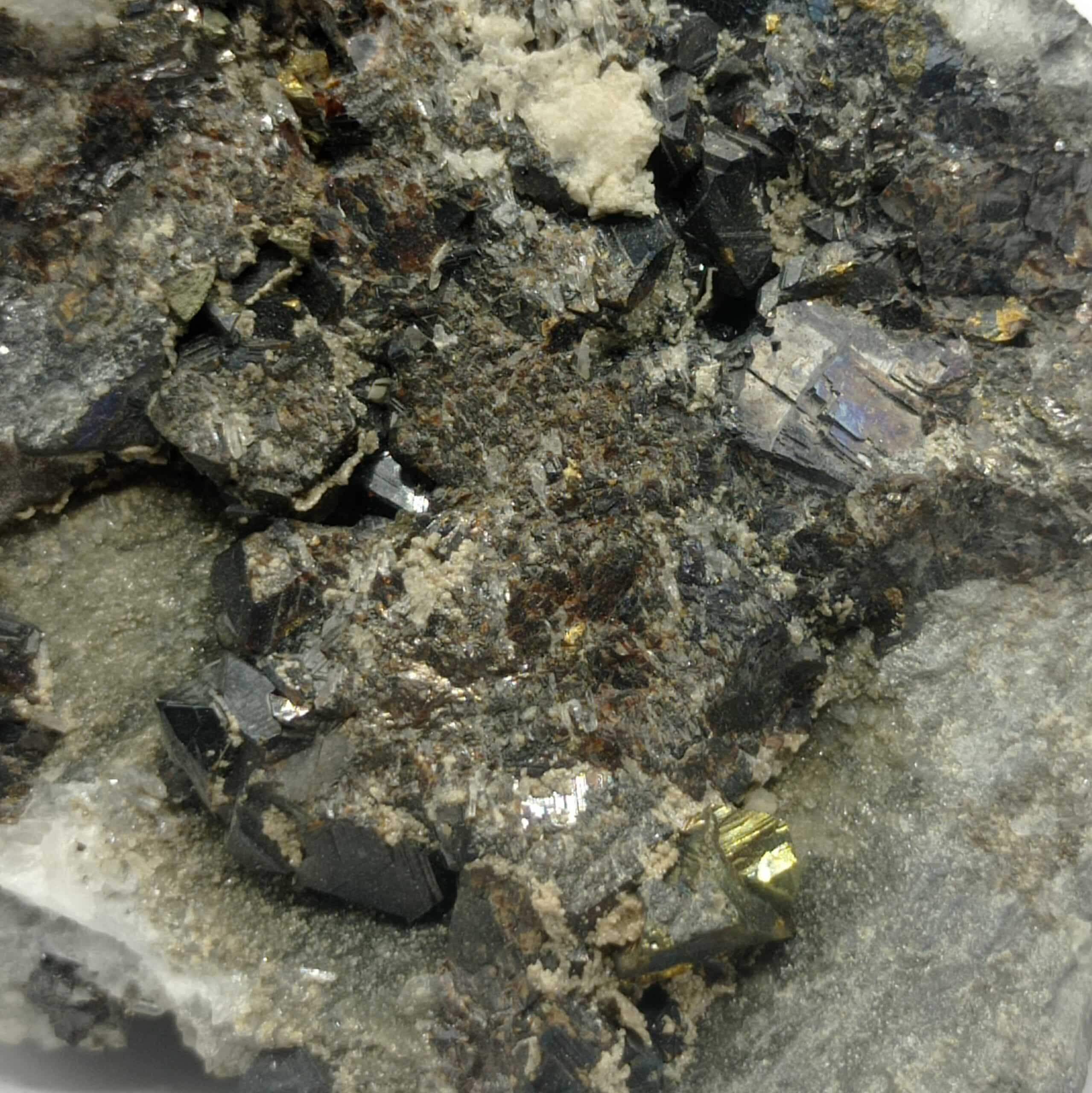 Galène, Blende et Chalcopyrite, Tunnel des Chavants, Les Houches, Haute-Savoie.