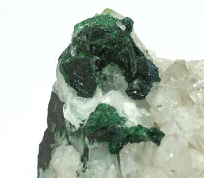 Erinite (Chalcophyllite) sur Quartz, Comté de Limerick, Irlande.