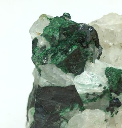 Erinite (Chalcophyllite) sur Quartz, Comté de Limerick, Irlande.