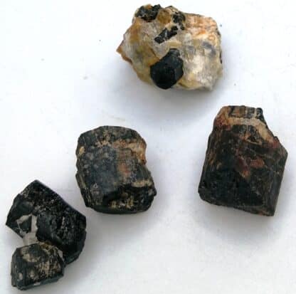 Lot de 4 tourmalines noires, Ax-Les-Thermes, Ariège.