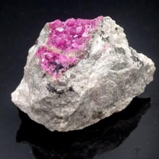 Cobaltocalcite et Goethite, Musonoï, Katanga, Congo (RDC).