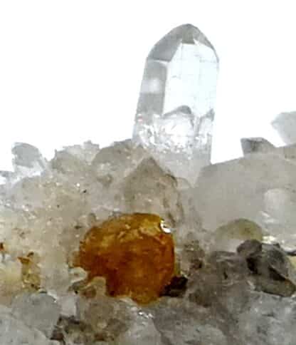 Monazite et cristaux de quartz, La Lauzière, Savoie.