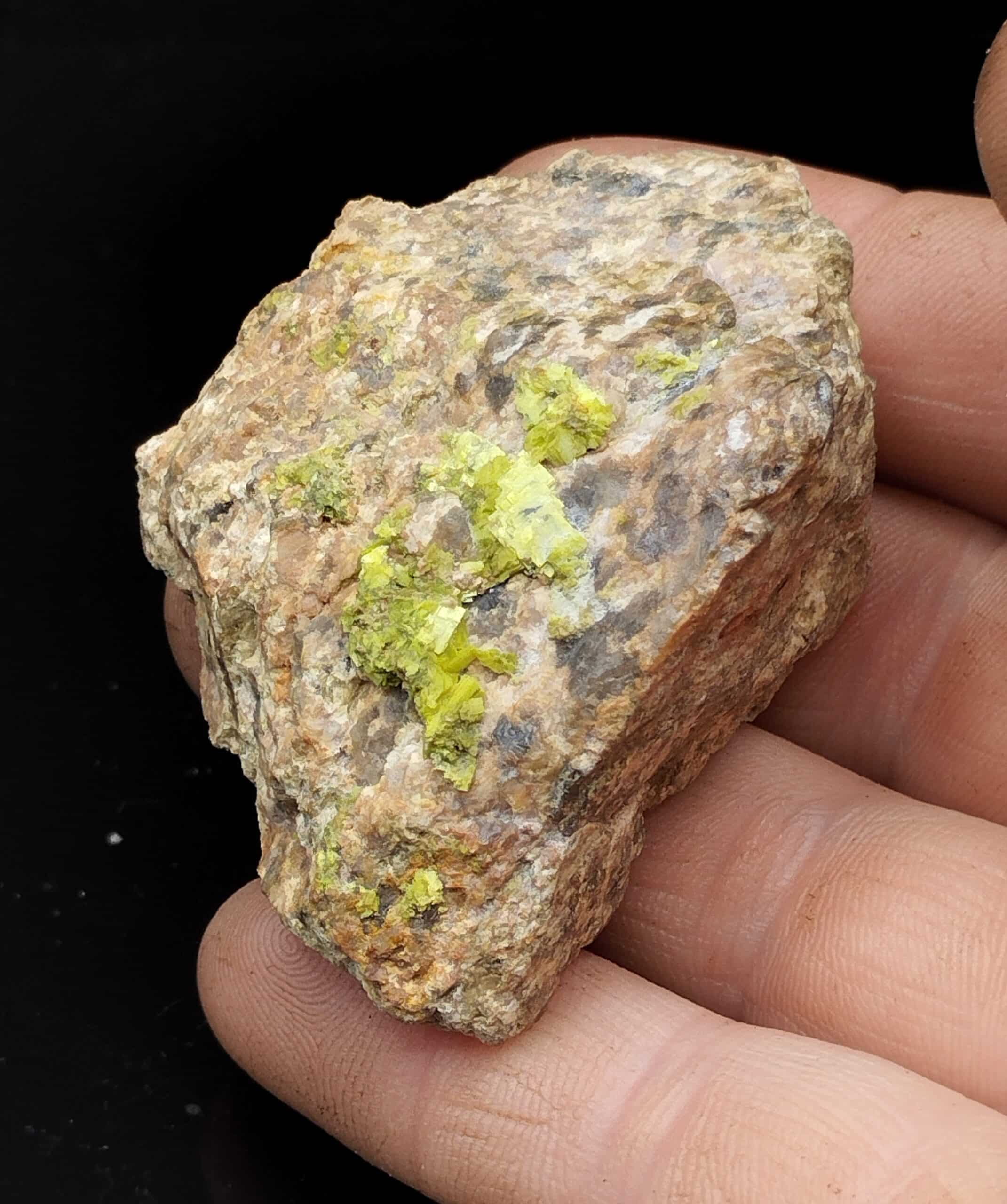 Autunite, Puy de l’Age, Compreignac, Haute-Vienne, Limousin.