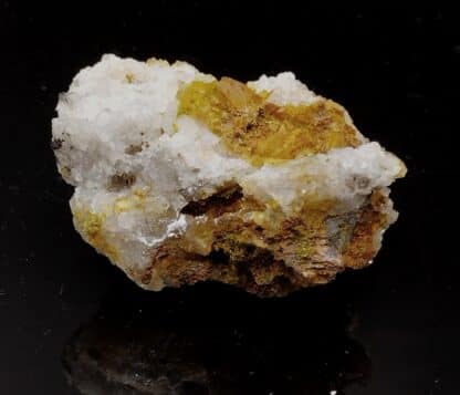 Pyromorphite sur Quartz, Mine des Farges, Ussel, Corrèze.