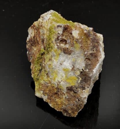 Pyromorphite, La Pierre de Neuvic, Neuvic-Entier, Haute-Vienne, Limousin.