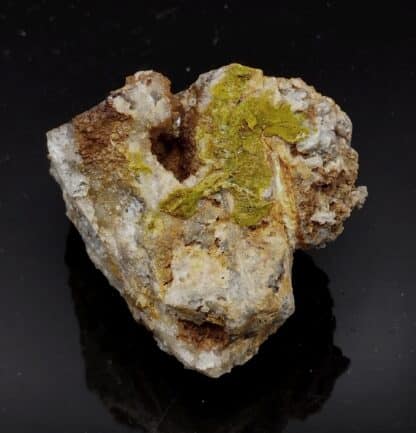 Pyromorphite, La Pierre de Neuvic, Neuvic-Entier, Haute-Vienne, Limousin.