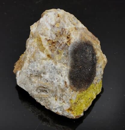 Pyromorphite, La Pierre de Neuvic, Neuvic-Entier, Haute-Vienne, Limousin.