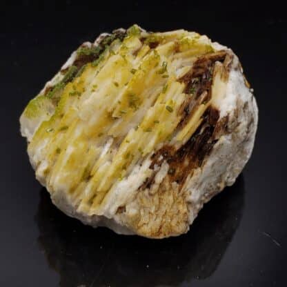 Pyromorphite sur Baryte, La Chanjourde, Ussel, Corrèze.