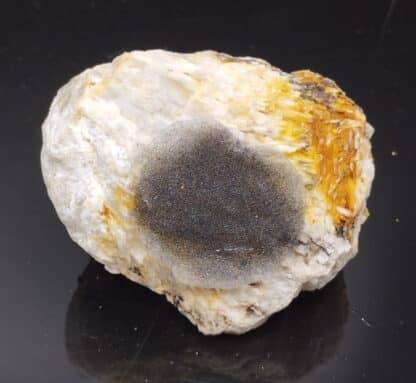 Pyromorphite sur Baryte, La Chanjourde, Ussel, Corrèze.