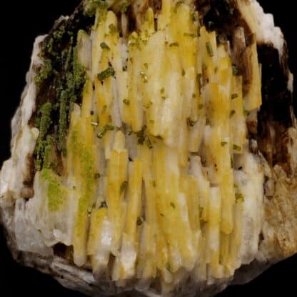 Pyromorphite sur Baryte, La Chanjourde, Ussel, Corrèze.