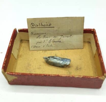 Disthène (Kyanite), La Tour-en-Jarez, Saint-Etienne, Loire.