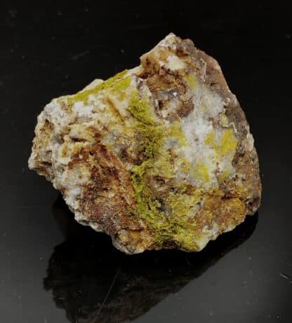 Pyromorphite, La Pierre de Neuvic, Neuvic-Entier, Haute-Vienne, Limousin.