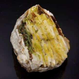 Pyromorphite sur Baryte, La Chanjourde, Ussel, Corrèze.