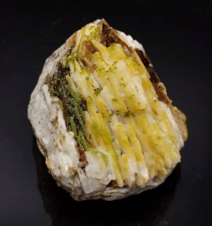 Pyromorphite sur Baryte, La Chanjourde, Ussel, Corrèze.