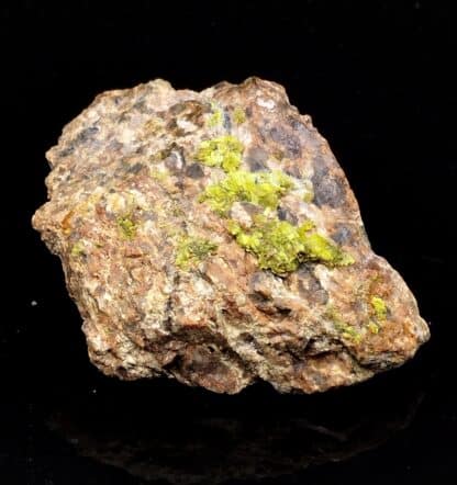 Autunite, Puy de l’Age, Compreignac, Haute-Vienne, Limousin.