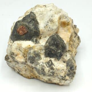 Grenat sur Quartz, Pont de la Gartempe, Bessines-sur-Gartempe, Haute-Vienne.