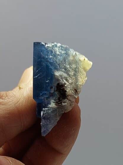 Fluorite bleue, mine de Padiès, Tarn, France.