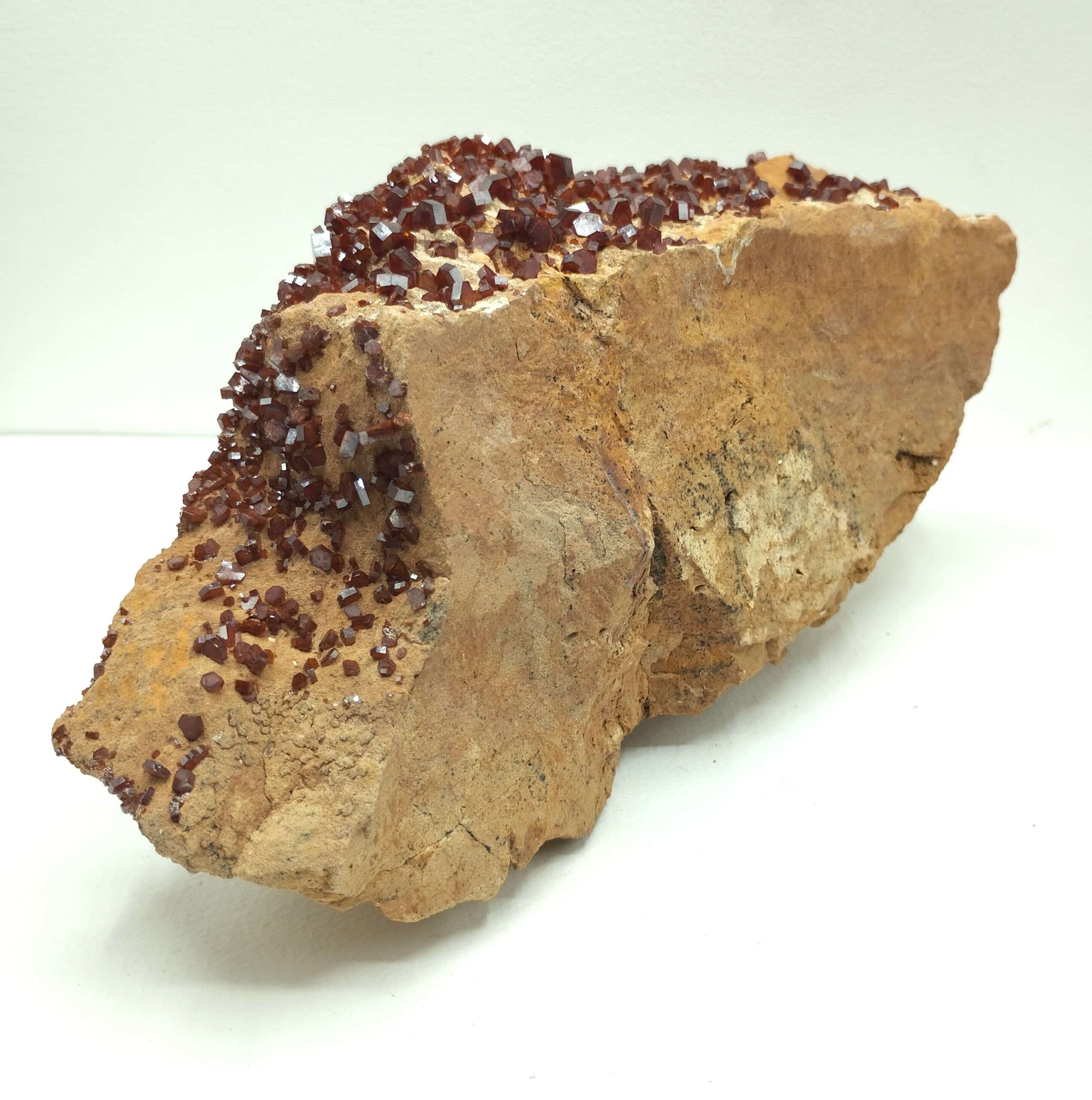 Vanadinite, Mibladen, Maroc.