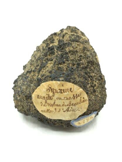 Pyroxène (Augite), Volcan de Beaulieu, Bouches-du-Rhône.