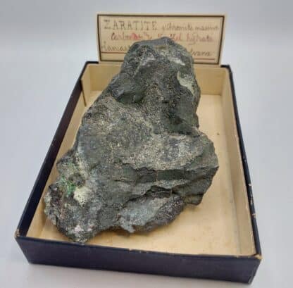 Zaratite et Chromite, Lancaster county, Pennsylvanie, USA.