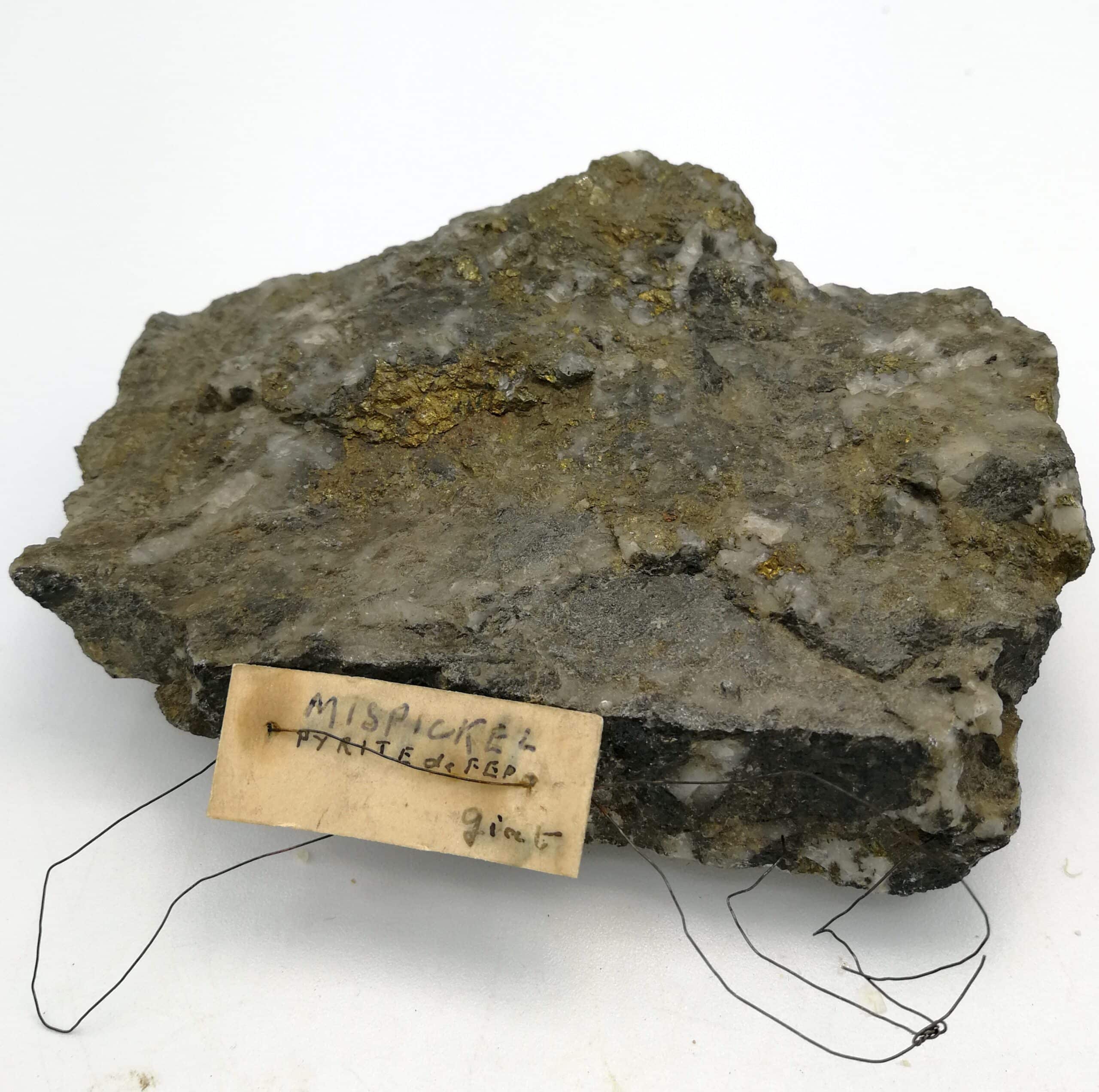 Calcite, arsénopyrite, pyrite, Giat, Puy-de-Dôme, Auvergne.