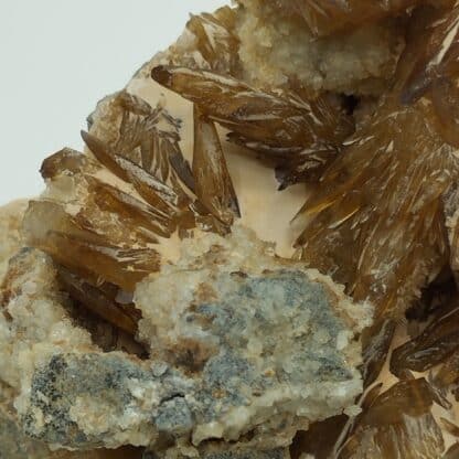 Chabazite sur Aragonite, Murat, Cantal.