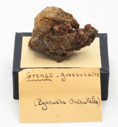 Grenat grossulaire, provenant des Pyrénées-Orientales.