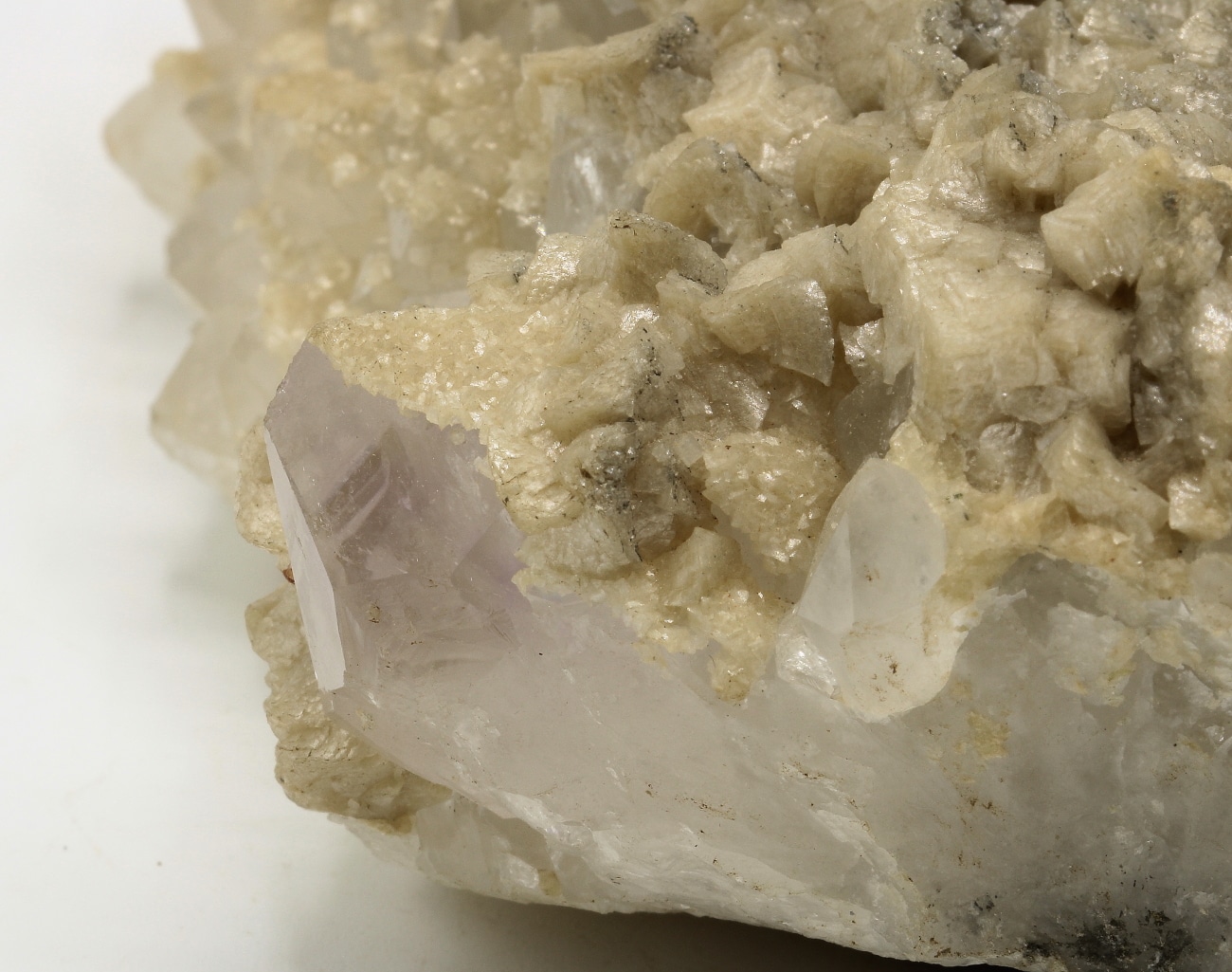 Ankérite sur quartz et améthyste, Roumanie.