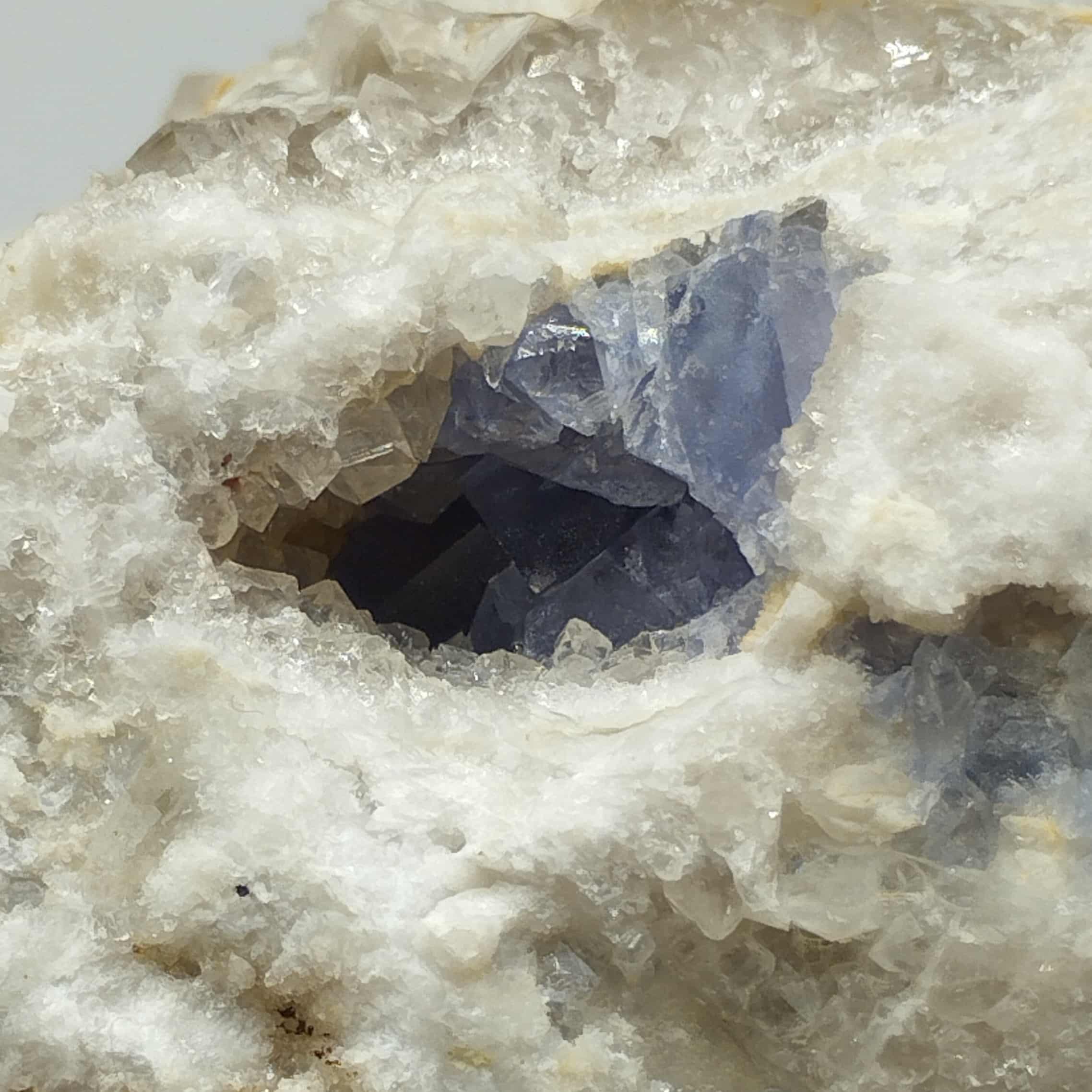 Fluorite et Bayldonite, La Verrière, Les Ardillats, Rhône.