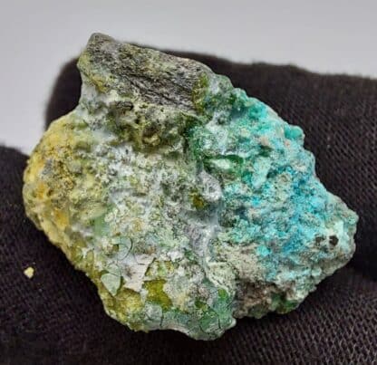 Tallingite, Stannite, Paratacamite, Botallackite et Varlammofite, Cligga Head, Cornwall, Royaume-Uni.