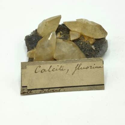 Calcite sur Fluorite, Derbyshire, Angleterre, Royaume-Uni.