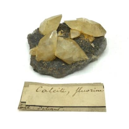 Calcite sur Fluorite, Derbyshire, Angleterre, Royaume-Uni.