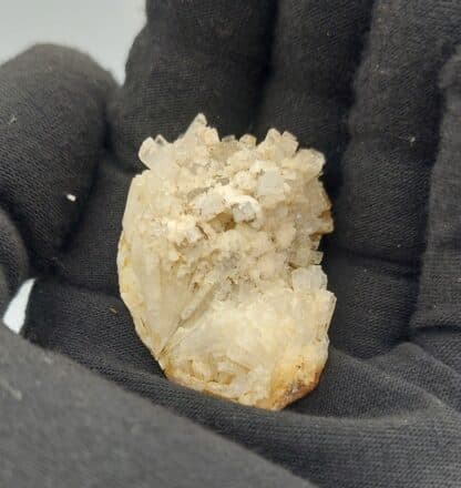 Natrolite, Puy de Marman, Veyre-Monton, Puy de Dôme.