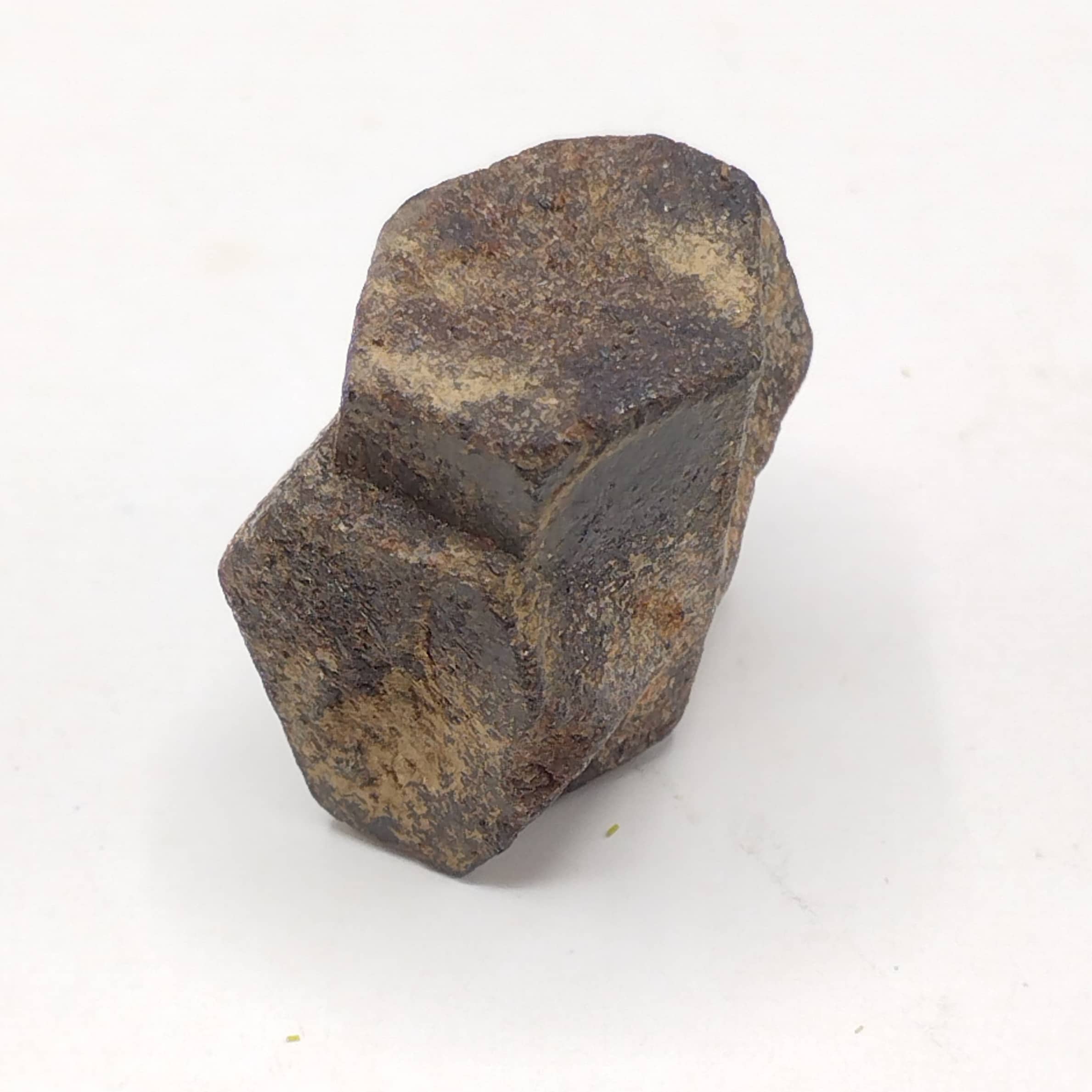 Staurotide (Staurolite) maclé, Baud, Morbihan, Bretagne.