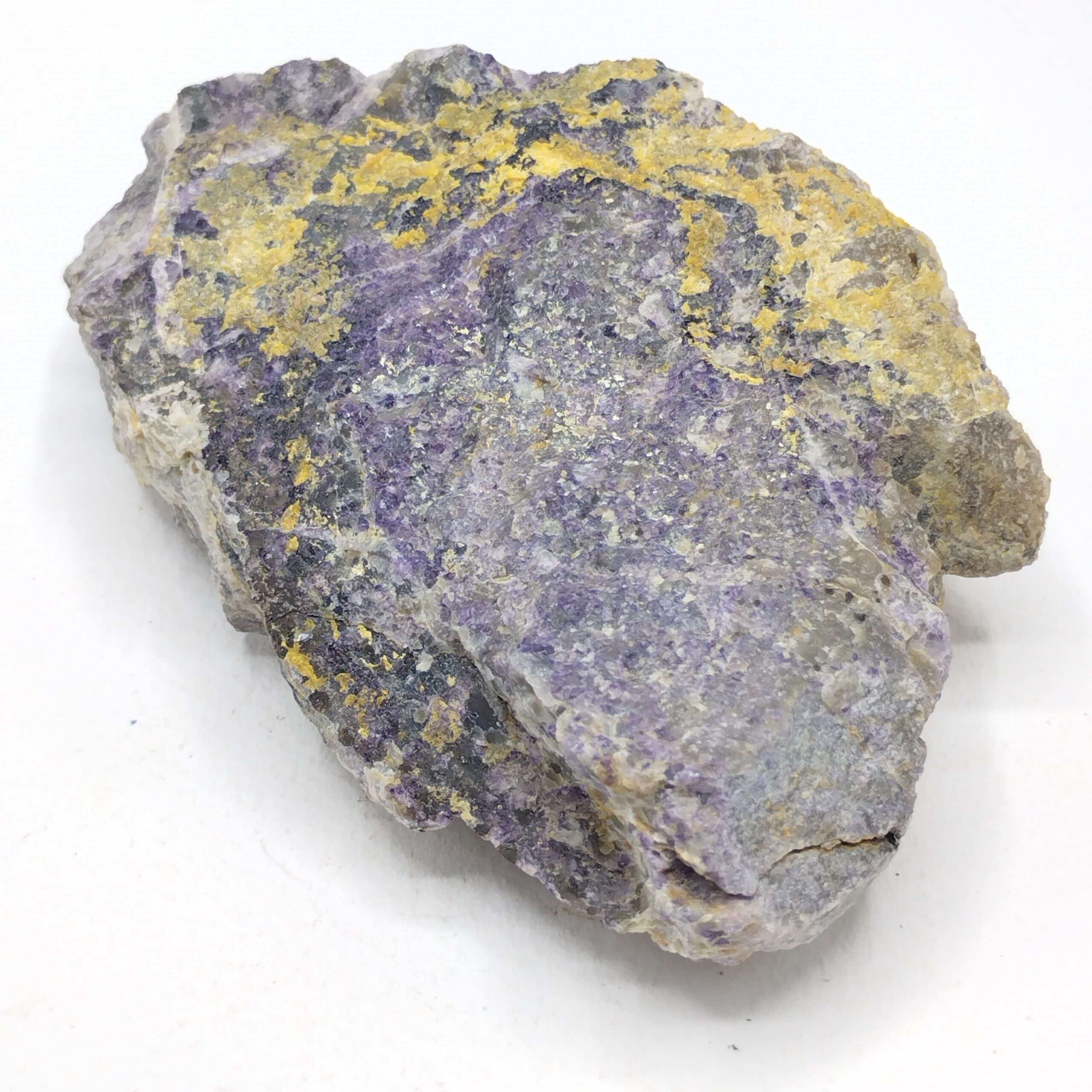 Mimétite sur Fluorite, Les Molérats, Saône-et-Loire.