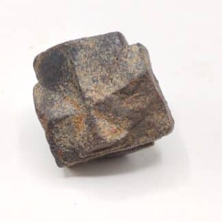 Staurotide (Staurolite) maclé, Baud, Morbihan, Bretagne.