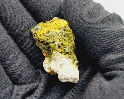 Crocoïte et Pyromorphite, Filon du Cantonnier, Nontron, Dordogne.