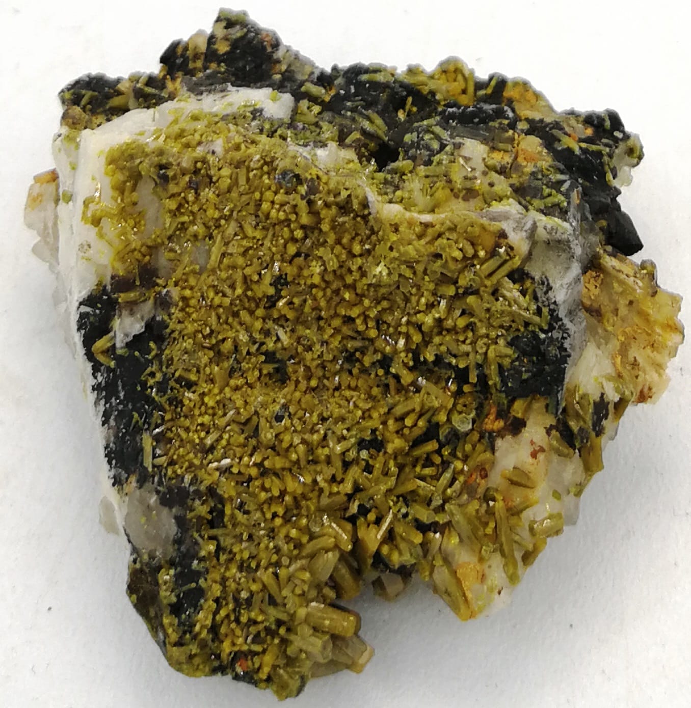 Pyromorphite, baryte, Les Farges, Ussel, Corrèze, Limousin.