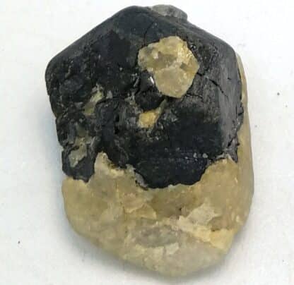 Rutile sur quartz, Kerleven, Morbihan, Bretagne.