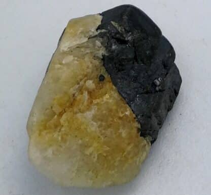 Rutile sur quartz, Kerleven, Morbihan, Bretagne.