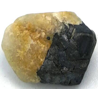 Rutile sur quartz, Kerleven, Morbihan, Bretagne.