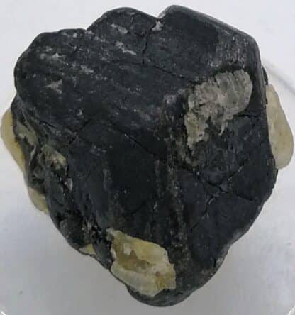 Rutile sur quartz, Kerleven, Finistère, Bretagne.