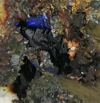 Azurite, tétraédrite, chalcopyrite, le Mas Dieu, Gard.