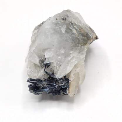 Stibine sur Quartz, Mine de Ty Gardien, Quimper, Finistère.