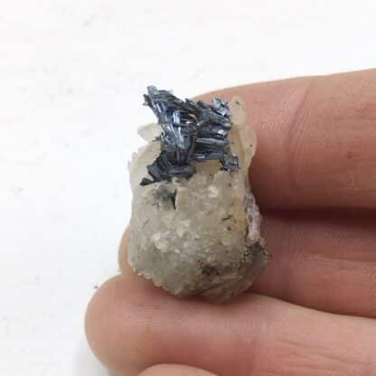 Stibine sur Quartz, Mine de Ty Gardien, Quimper, Finistère.