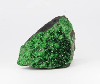 Ouvarovite, Saranovskoye, Oural, Russie.