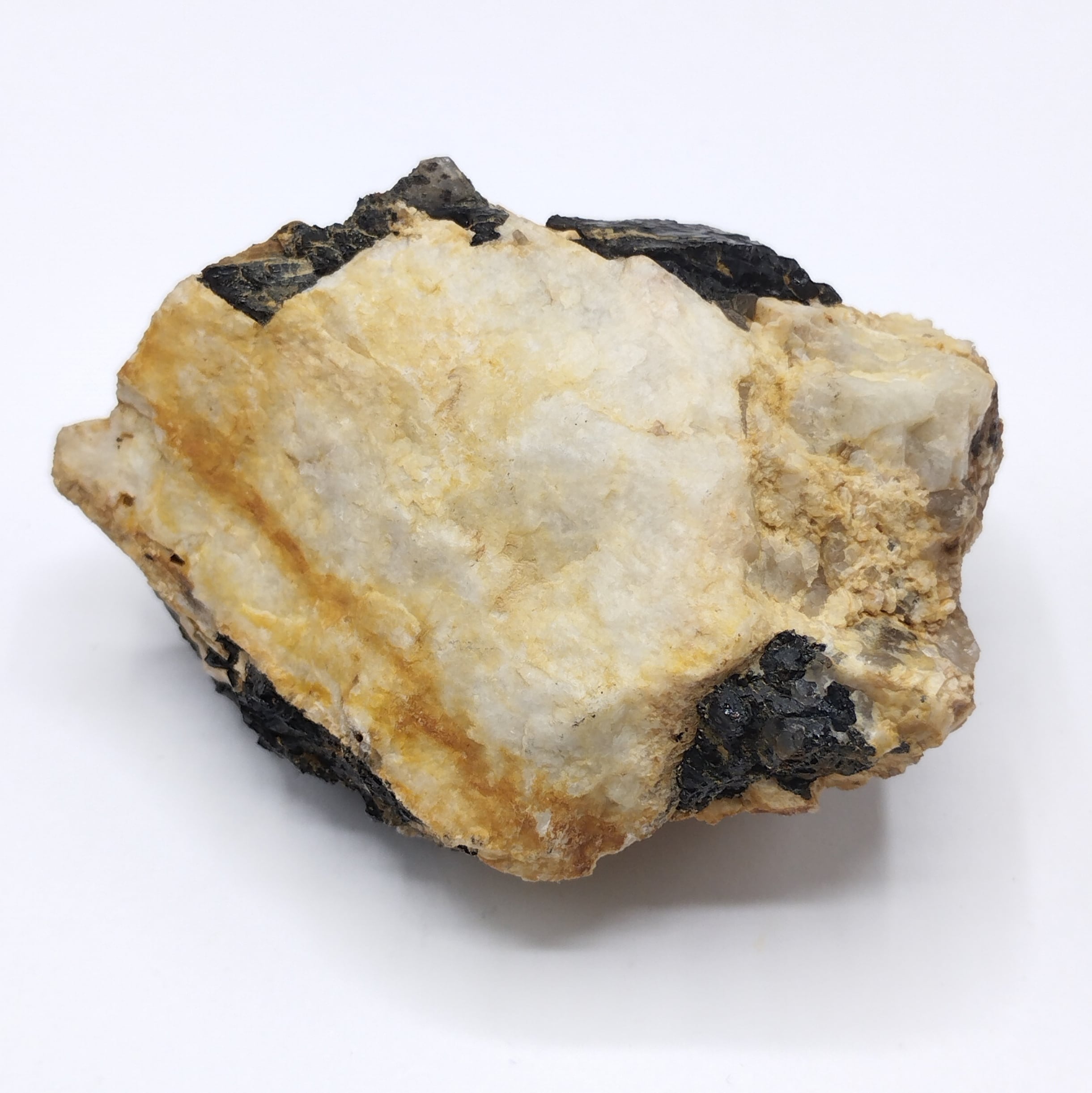 Tourmaline (Schorl), Saint-Mary-le-Plain, Cantal.