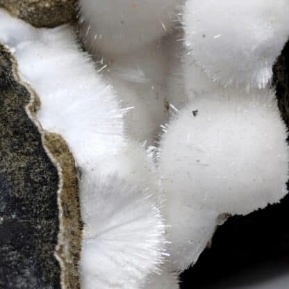 Natrolite, Saint-Jean-des-Ollières, Puy-de-Dôme.